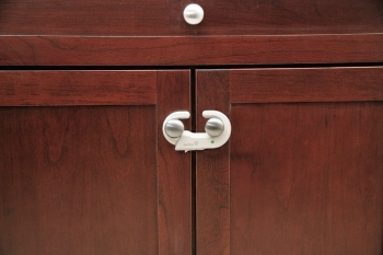 Slika Safety 1st zaštita za ormar