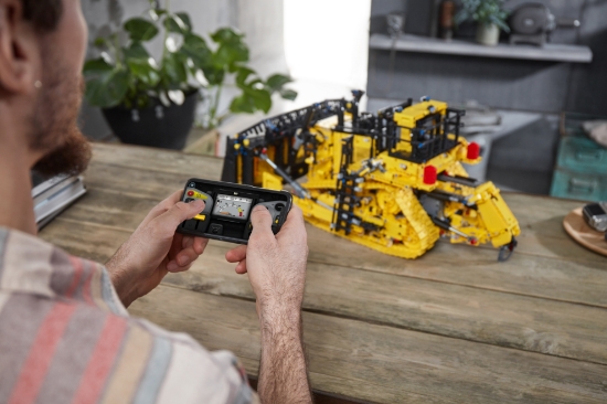 Slika LEGO® TECHNIC™ 42131 Cat D11T Buldožer