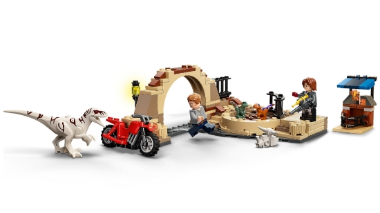 Slika LEGO® JURASSIC WORLD™  76945 Dinosaur Atrociraptor: Potjera na motociklu