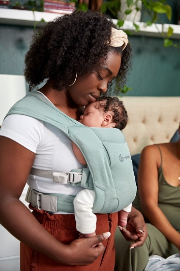 Slika Embrace Soft Air Mesh nosiljka Sage - Ergobaby 