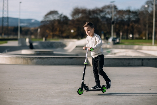 Slika FREE 2 MOVE romobil 2 kotača, zeleno-crni 