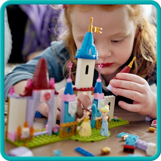 Slika LEGO® DISNEY PRINCESS™ 43219 Kreativni dvorci Disneyjevih princeza