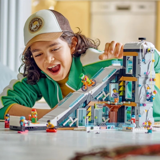 Slika LEGO® CITY 60366 Skijaški i penjački centar