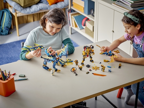 Slika LEGO® NINJAGO® 71796 Elementarni zmaj protiv caričina robota