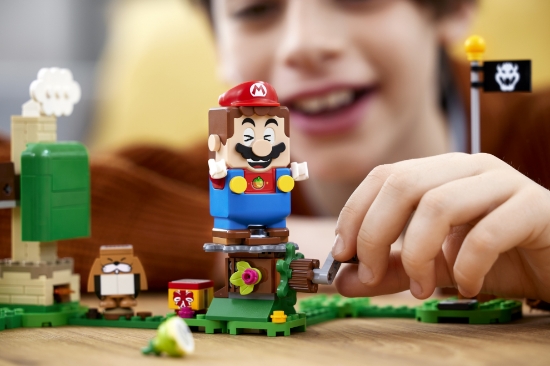 Slika LEGO® SUPER MARIO™ 71406 Yoshijeva poklon-kuća – proširena staza