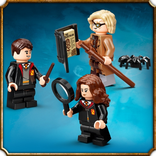 Slika LEGO® HARRY POTTER™ 76397 Trenutak iz Hogwartsa: Sat Obrane