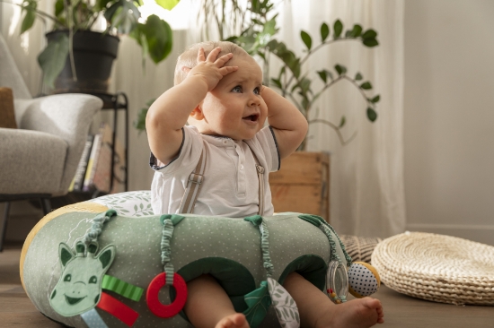 Slika Žirafa Sophie aktivna fotelja za bebe (pastelna)