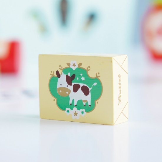 Slika Drvena košara s namirnicama i skener