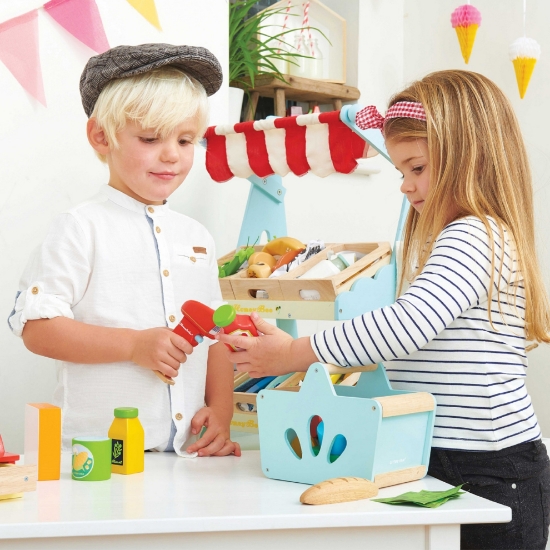 Slika Drvena košara s namirnicama i skener