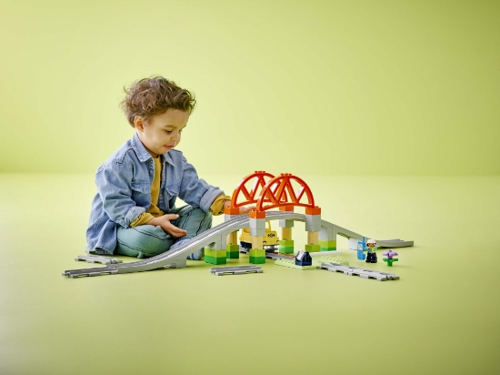 Slika LEGO® DUPLO® 10426 Proširenja: željeznički most i tračnice