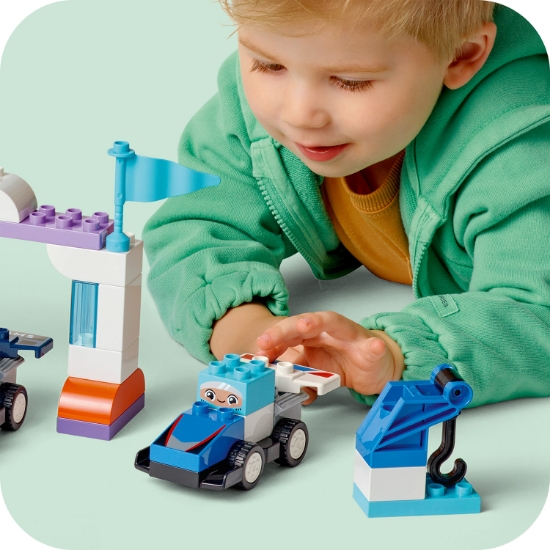 Slika LEGO® DUPLO® 10445 Trkaći automobili i vozači timova za F1®