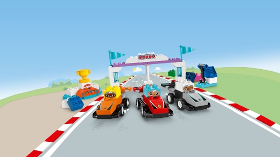 Slika LEGO® DUPLO® 10445 Trkaći automobili i vozači timova za F1®