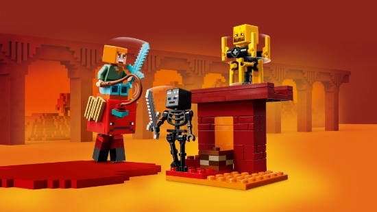 Slika LEGO® MINECRAFT® 21266 Bitka uz lavu Nethera