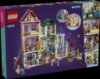 Slika LEGO® FRIENDS 42670 Stanovi i trgovine u Heartlakeu