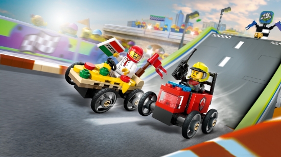 Slika LEGO® CITY Auto dostavljača pizze vs. vatrogasno vozilo u utrci 60458 