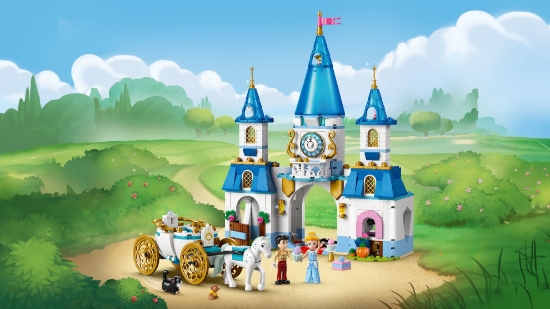 Slika LEGO® DISNEY PRINCESS™ 43275 Pepeljugin dvorac i kočija s konjem