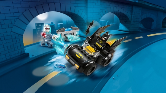 Slika LEGO® SUPER HEROES 76301 Batman™ i Batmobile™ protiv Mr. Freezea™