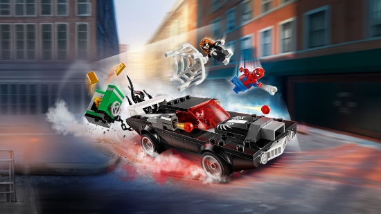 Slika LEGO® SUPER HEROES 76309 Spider-Man protiv Venoma u sportskom autu