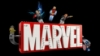 Slika LEGO® SUPER HEROES 76313 Logotip MARVEL i figurice