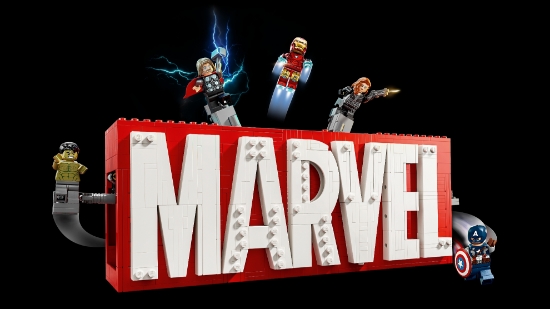 Slika LEGO® SUPER HEROES 76313 Logotip MARVEL i figurice