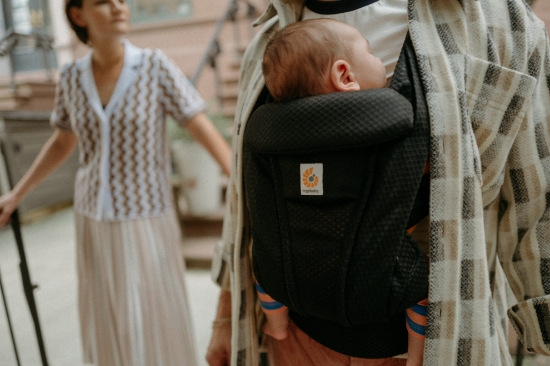 Slika Ergobaby Omni Deluxe Mesh nosiljka Onyx Black