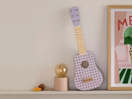 Slika Drvena gitara s točkicama