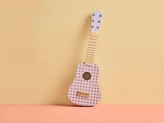 Slika Drvena gitara s točkicama