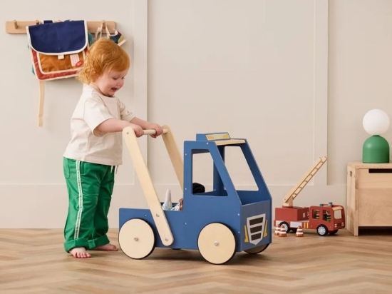 Slika Drvena hodalica za bebe – autić AIDEN