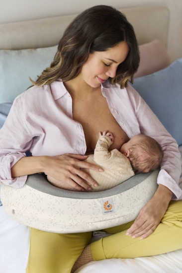 Slika Jastuk za dojenje s pojasom Starlight Cream Ergobaby 