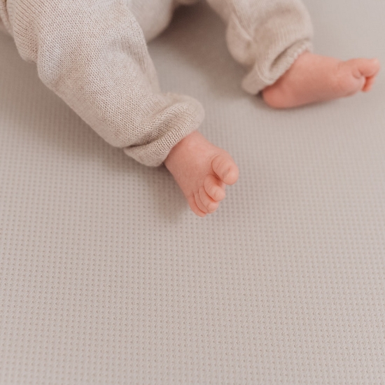 Slika Plahta s gumicom 140x70cm, Stone siva AeroSleep 