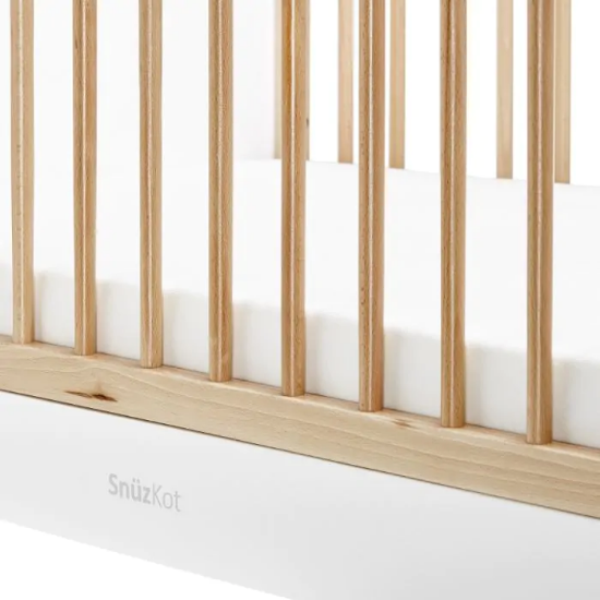 Slika Skandi Set 2u1 - Krevetić + komoda za prematanje - Bijeli/Natural SnuzKot 
