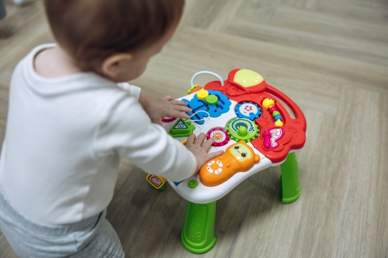 Slika Hodalica i interaktivni stol Walk&amp;Play 2u1, multicolor 85994 FREE 2 PLAY 