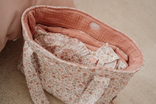 Slika Torba za previjanje za lutke Soft Flowers - Little Dutch