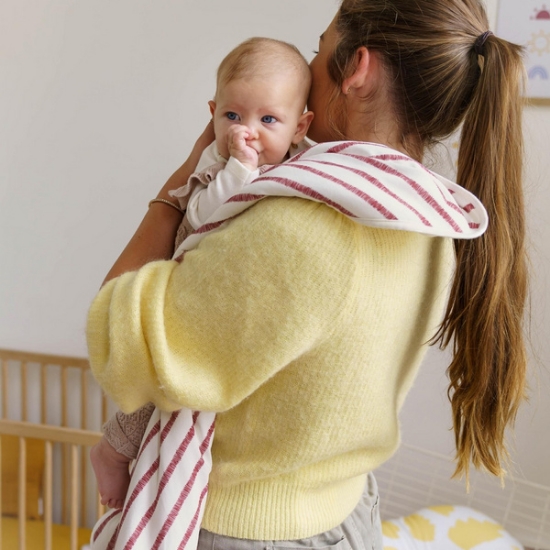 Slika Dekica Ruby Stripes - Doomoo 