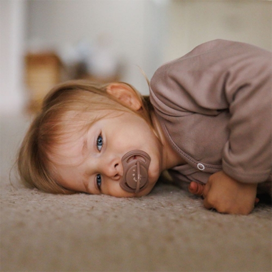 Slika Ortodontska simetrična duda GLOW 18 mj+, 2 kom BabyOno 