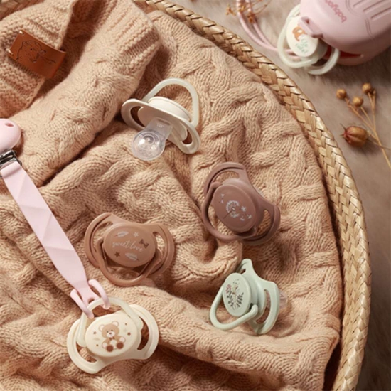 Slika Ortodontska simetrična duda GLOW 18 mj+, 2 kom BabyOno 