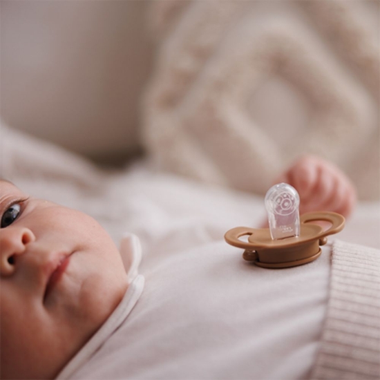 Slika Ortodontska simetrična duda GLOW 0-6 mj, 2 kom BabyOno 