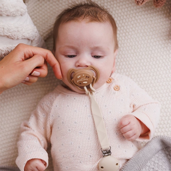 Slika Ortodontska simetrična duda GLOW 0-6 mj, 2 kom BabyOno 