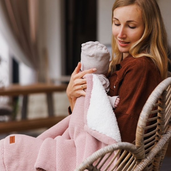Slika Pletena pamučna dekica obostrana 75x100 cm, roza BabyOno 