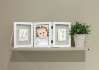 Slika Happy Hands Baby print trostrukim okvirom i otiskom White - Dooky