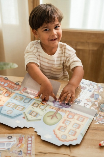 Slika Knjižica s naljepnicama za višekratnu upotrebu Jim & Friends Little Dutch 