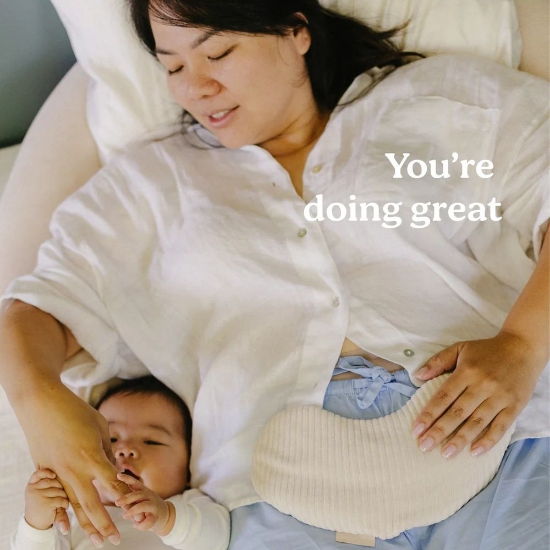 Slika Grijaća blazina za mame, Snoogy Mom Corduroy Sand - Doomoo