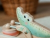 Slika Drvena igračka na povlačenje – bubnjajući krokodil