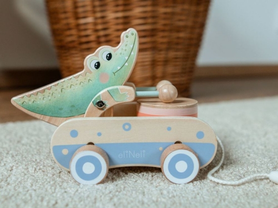 Slika Drvena igračka na povlačenje – bubnjajući krokodil