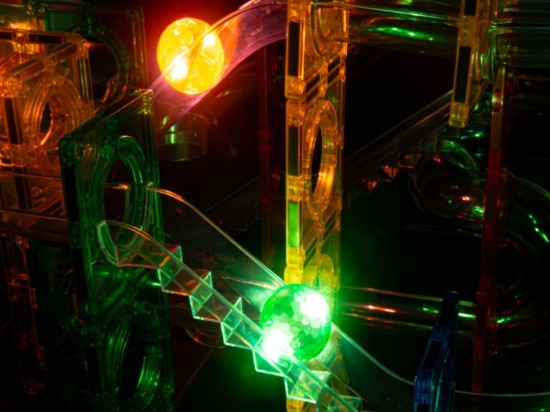 Slika Magnetski građevni set EliFix Fresh – kuglična staza, 222 dijela + svjetleće kuglice