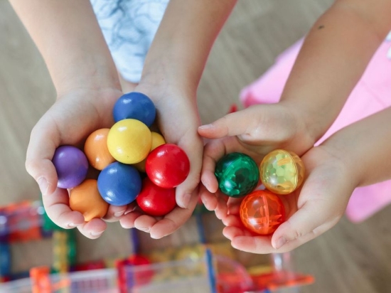 Slika Magnetski građevni set EliFix Fresh – kuglična staza, 222 dijela + svjetleće kuglice