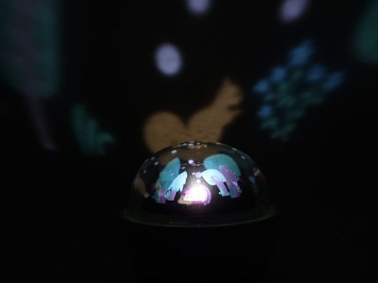 Slika Plišani medvjedić s projektorom uspavanki