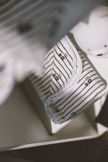 Slika Dekica prugasta traktori - mijenja boju 87318 BUBABA BY FREEON