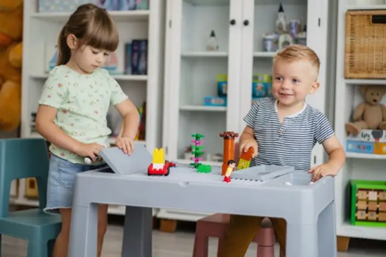 Slika Set dječjeg namještaja (stol, 2 stolice) Teggi Multifun Grey/Pink - Tega Baby