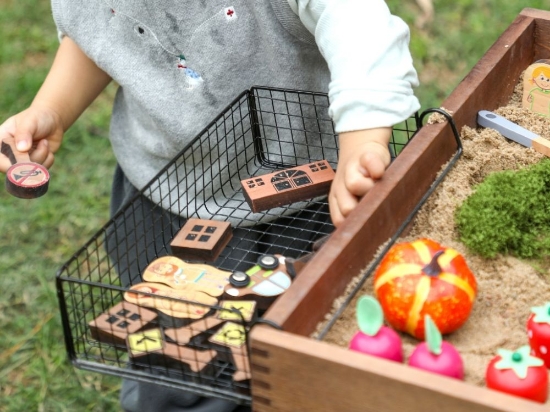 Slika Povišeni pješčanik na nogama